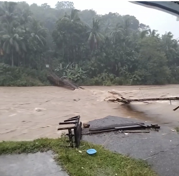 Jembatan Nagari Pelangai Gadang