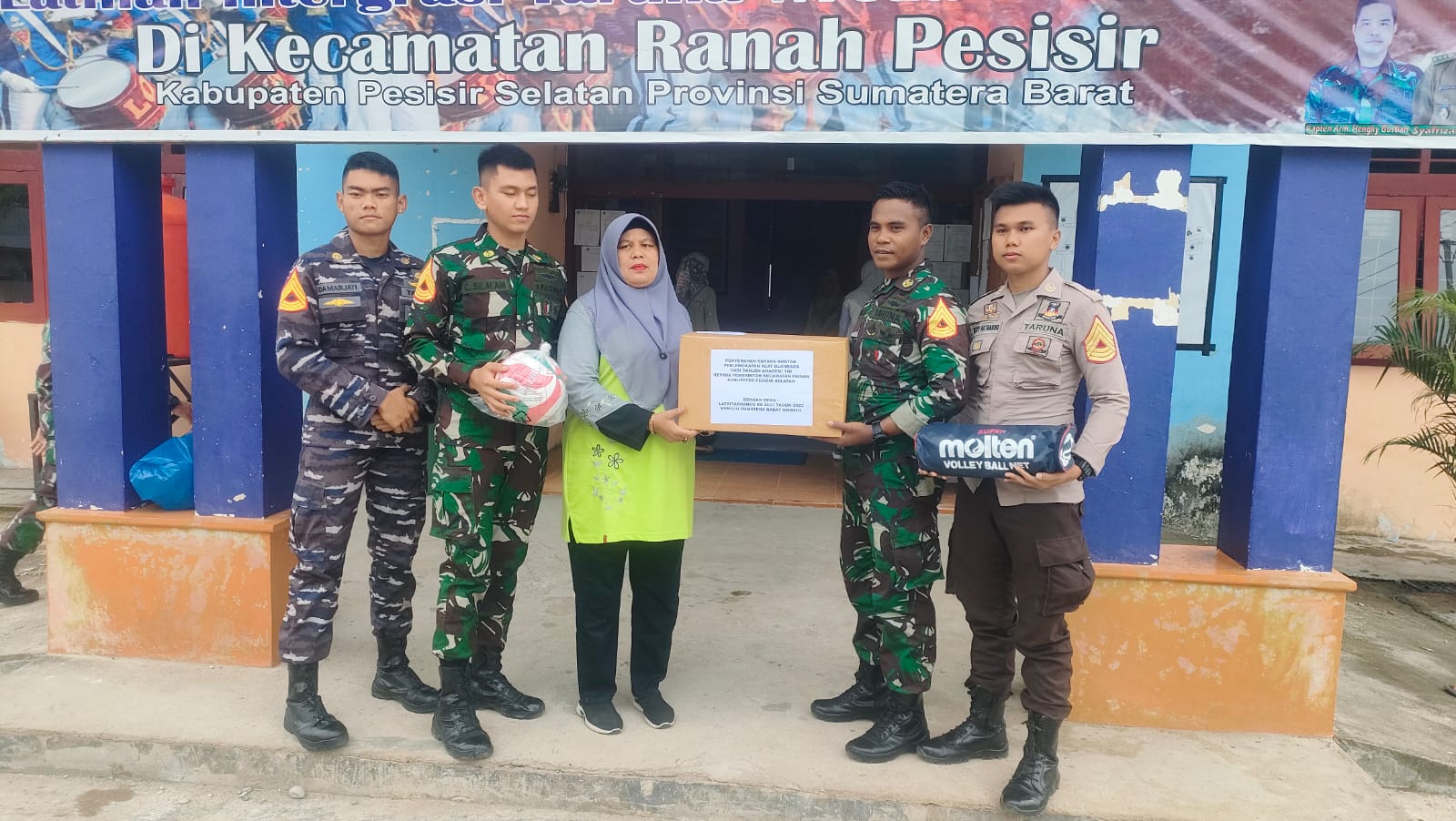 Penyerahan Alat Olah Raga oleh Latsitardanus XLIII/2023