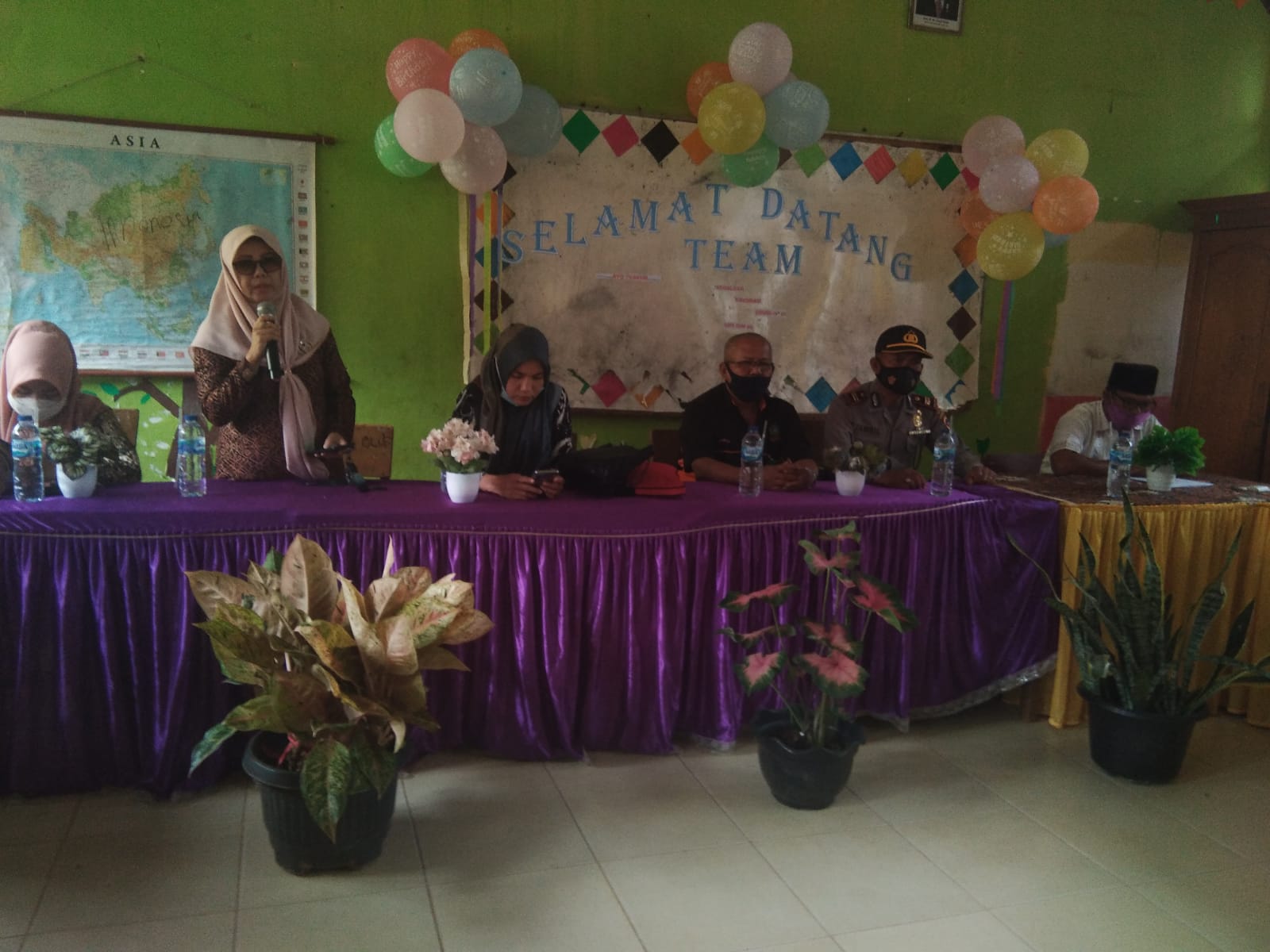  Tim Gugus Tugas Penanganan Covid-19 Kecamatan melaksanakan kegiatan Sosialisasi dan Penyuntikan unt